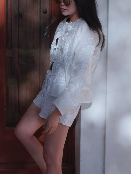 White Lotus Silk - Embroidered Tang Blouse (白莲丝语）
