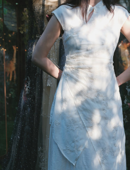 mandarin collar beige white dress